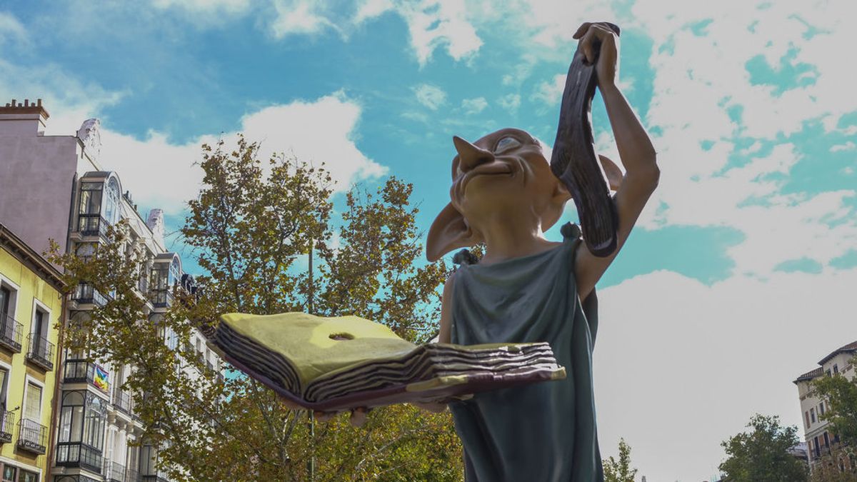 El bonito gesto de los fans de Harry Potter en la estatua de Dobby en Madrid