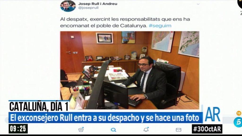 Día 1 tras la intervención: el exconseller Rull se 'cuela' en su despacho y hace una fotografía