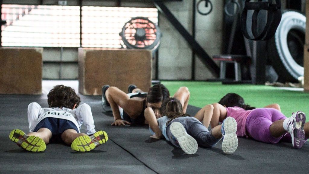 ¿Crossfit para niños? Sí, pero siempre con la diversión y el aprendizaje de buenos hábitos como claves ¿Crossfit para niños? Sí, pero siempre con la diversión y el aprendizaje de buenos hábitos como claves