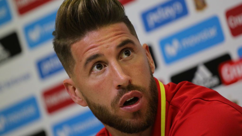 Sergio Ramos: "Me preocupa más que el himno de España no tenga letra, que la situación política que se está viviendo en Cataluña"
