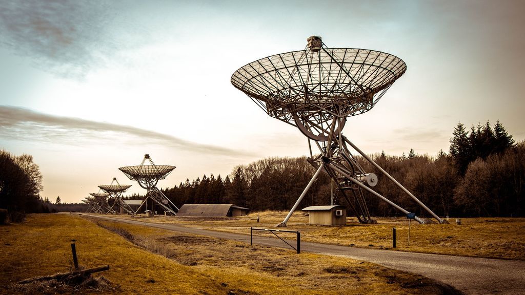 radio-telescope-2152379_1920