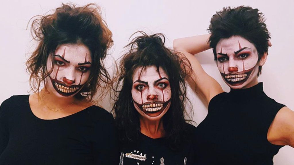Úrsula Corberó, con las actrices Usue Álvarez y Thais Blume, muy fans del payaso de 'It'