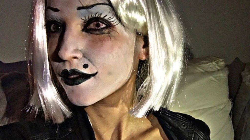 Ana Fernández, casi irreconocible, sorprendió como la novia de Chucky