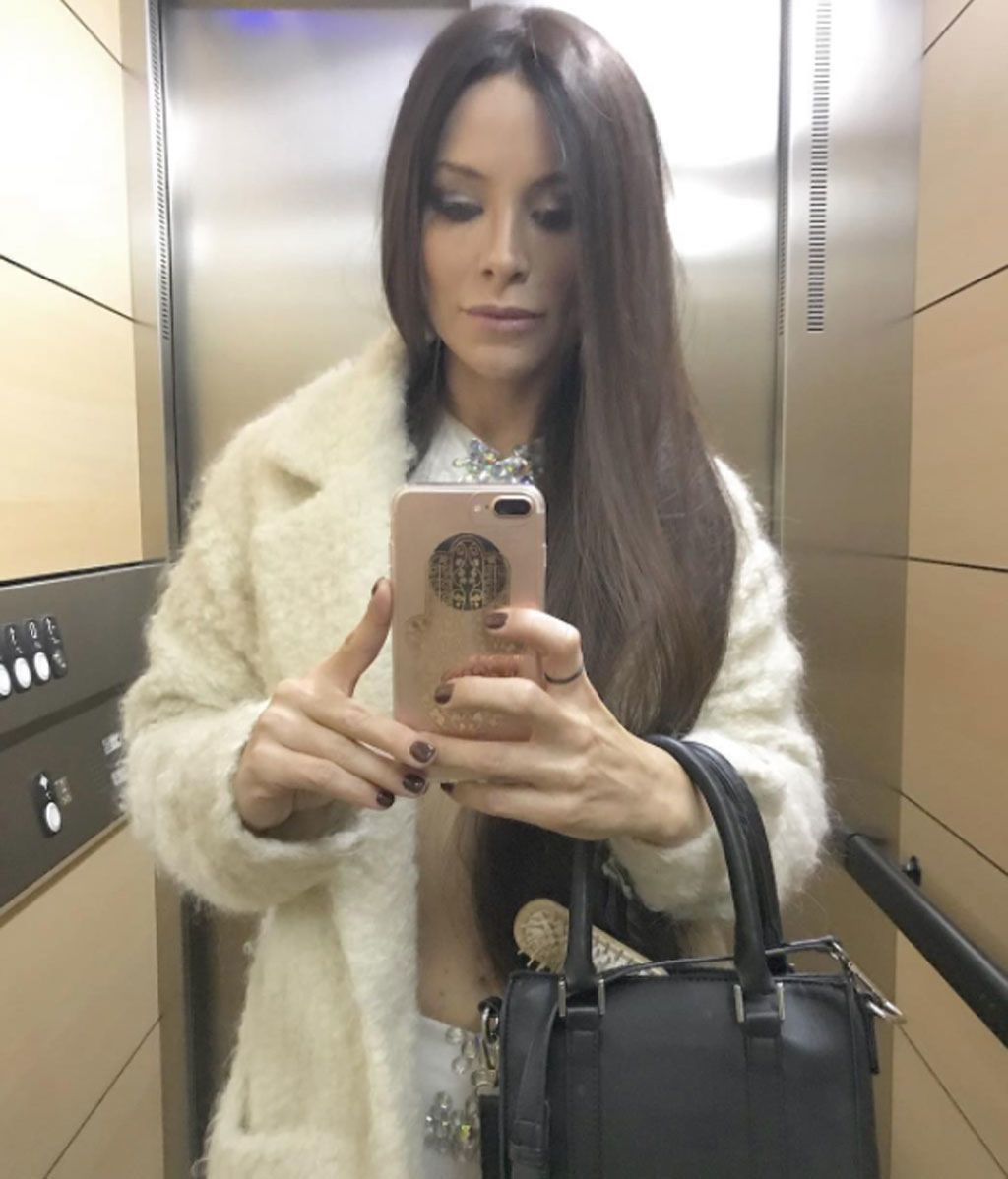 Soraya Arnelas, con melenón y morena para homenajear a Cher