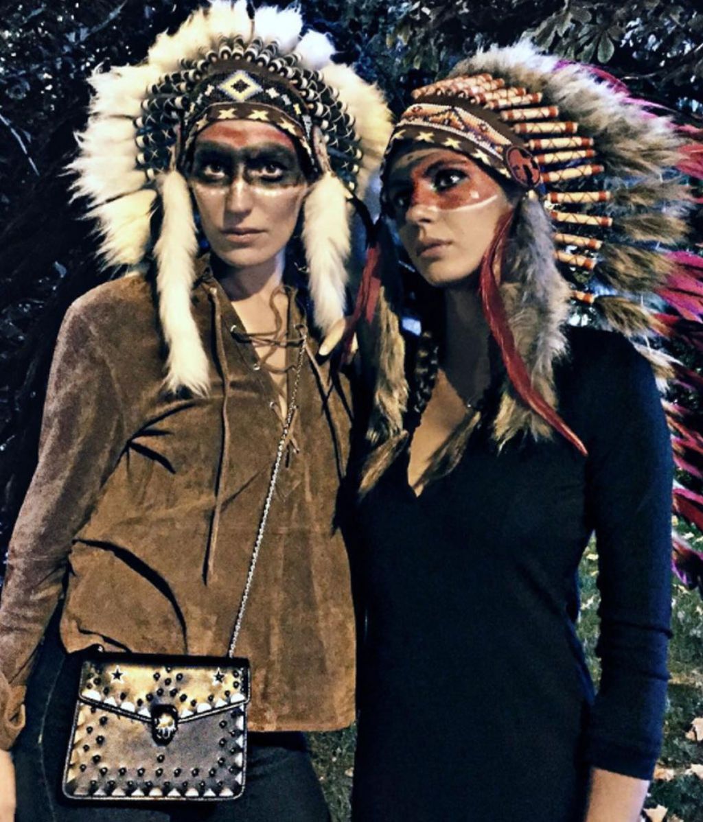 Eugenia Osborne, disfrazada de india comanche para celebrar la Noche de los Muertos