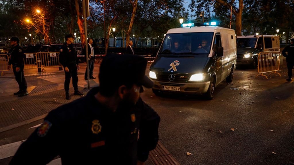 La Guardia Civil traslada a los ocho exconsellers a sus respectivas prisiones