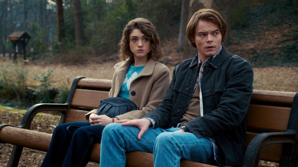 Charlie Heaton y Natalia Dyer en la segunda temporada de 'Stranger things'