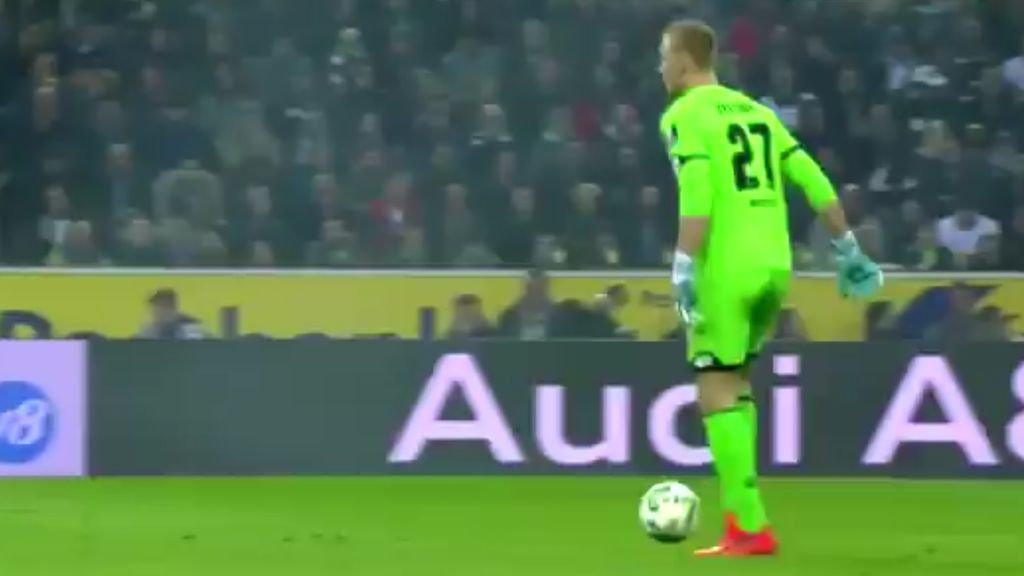 ¿Balón fantasma? El error más cómico del portero del Mainz que se ha hecho viral