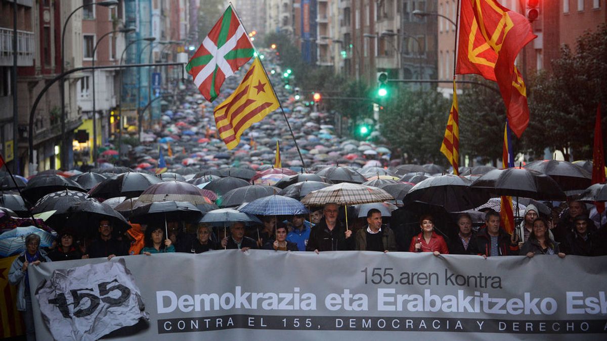 Miles de personas se manifiestan en Bilbao contra del artículo 155 y a favor del derecho a decidir