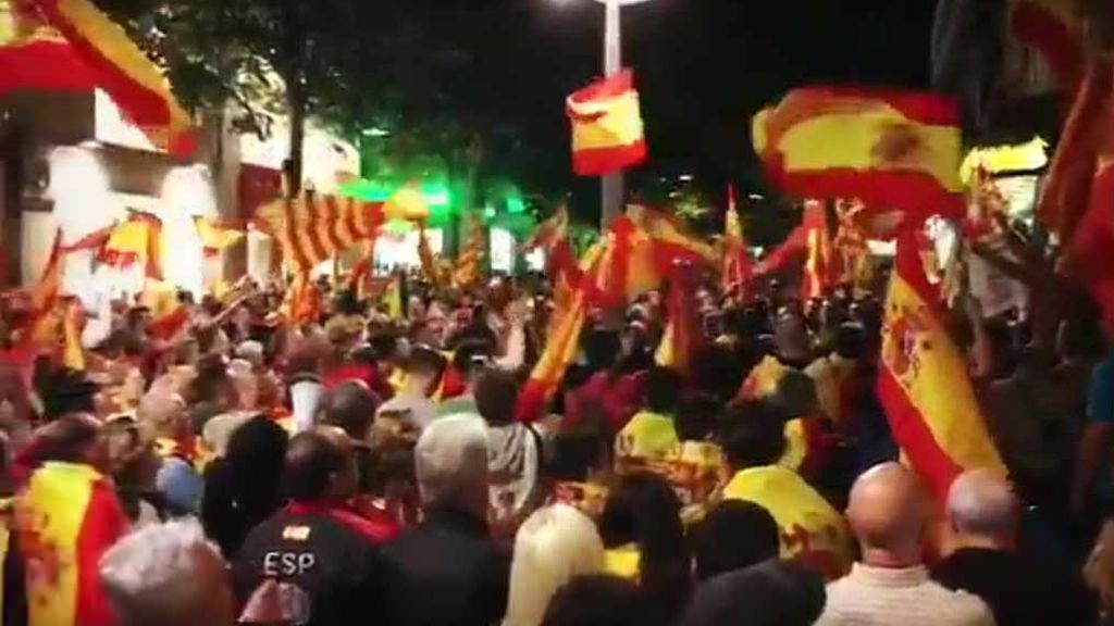 Manifestación por la unidad de España en las calles de Mataró: "Puigdemont a prisión"
