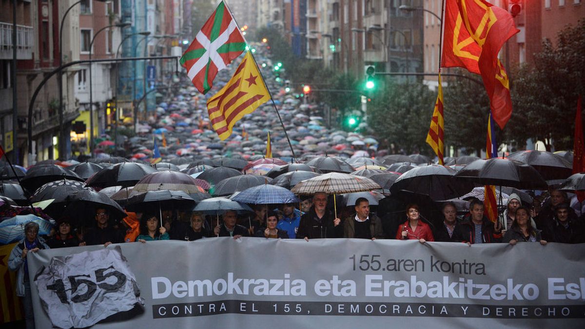 Miles de personas se manifiestan en Bilbao contra del artículo 155 y a favor del derecho a decidir