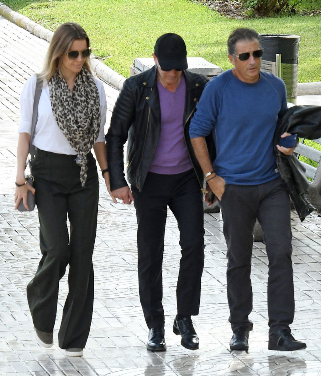 Antonio Banderas, desolado en el tanatorio tras el fallecimiento de su madre