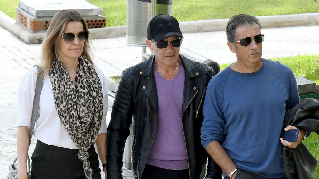 Antonio Banderas, desolado en el tanatorio tras el fallecimiento de su madre