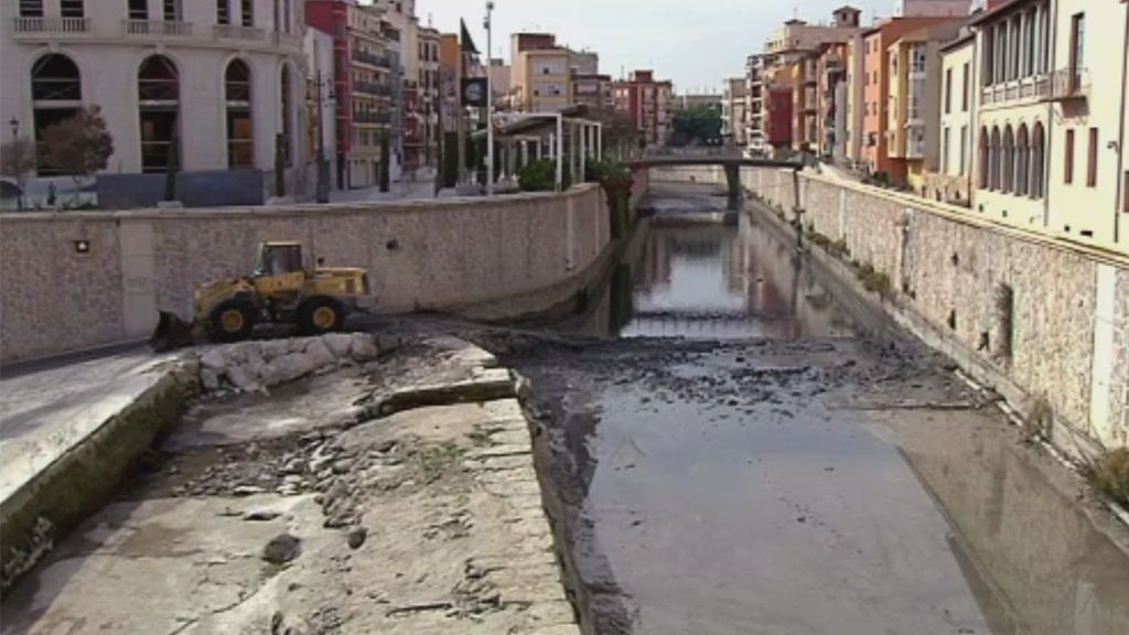 Los vecinos de Orihuela (Alicante), desesperados por el hedor del río Segura