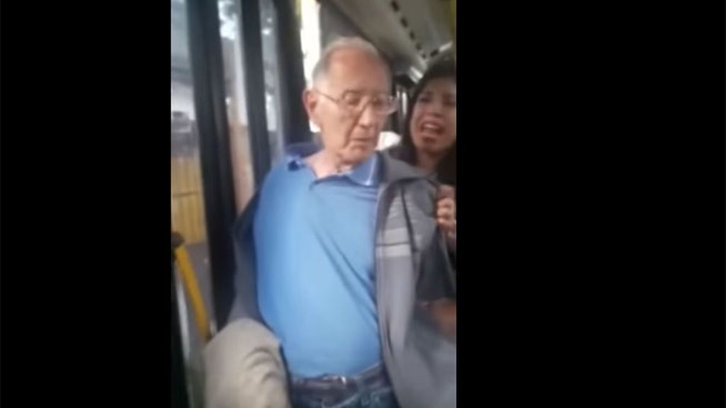 Una  joven denuncia una agresión sexual en un autobús: un hombre eyaculó en su brazo