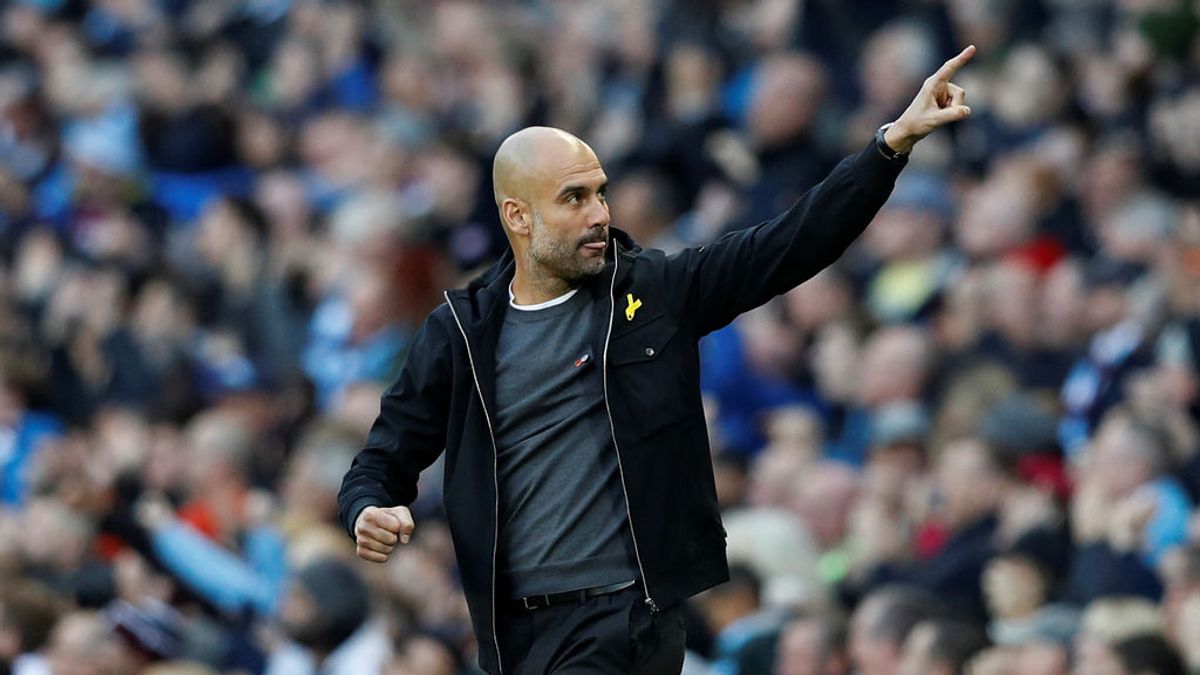 Guardiola luce un lazo en protesta por los políticos catalanes encarcelados
