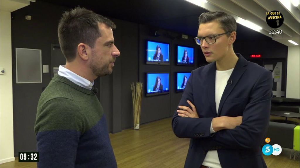 El periodista belga que entrevistó a Puigdemont: "Llegó con 7 personas de comunicación y dos de seguridad"