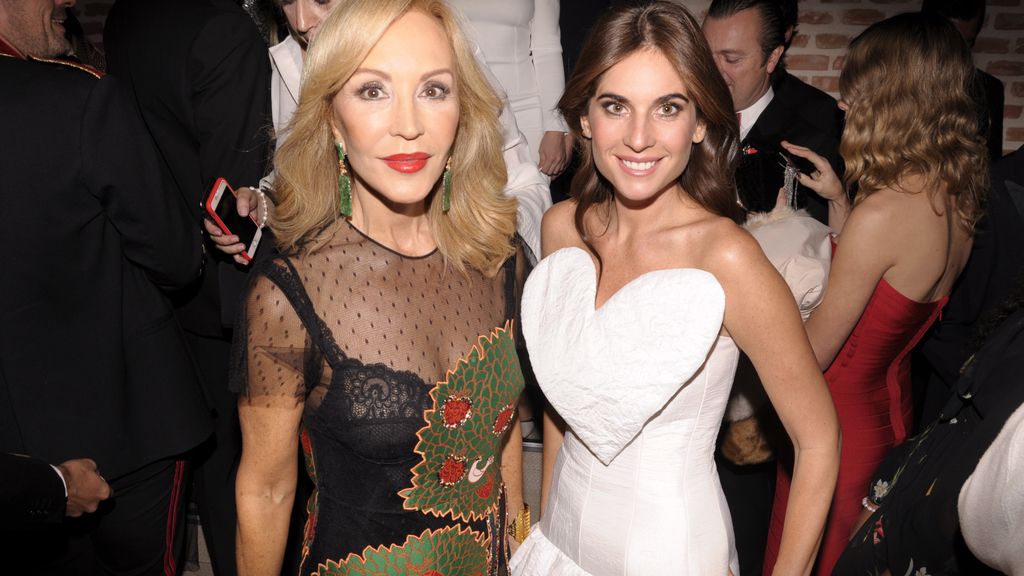 Carmen Lomana y Lourdes Montes compartiendo plano y confidencias