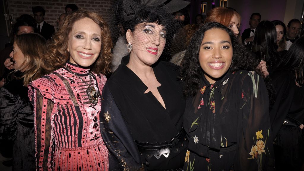 Marisa Berenson posando junto a Rossy de Palma y su hija Luna