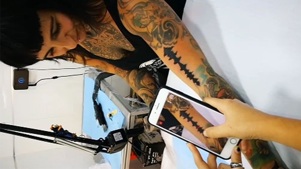 ‘Oír para creer’: Tatuajes con sonidos grabados en la piel