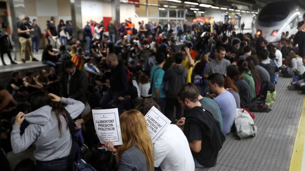 Más de 150.000 afectados por el bloqueo de las vías del AVE en Cataluña