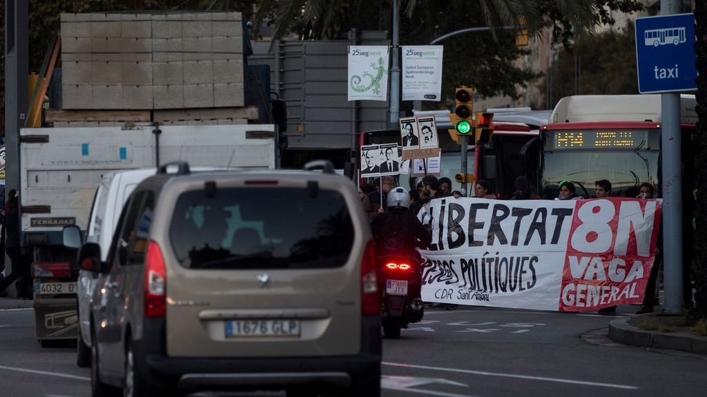 La huelga general comienza en Cataluña con cortes en varias carreteras