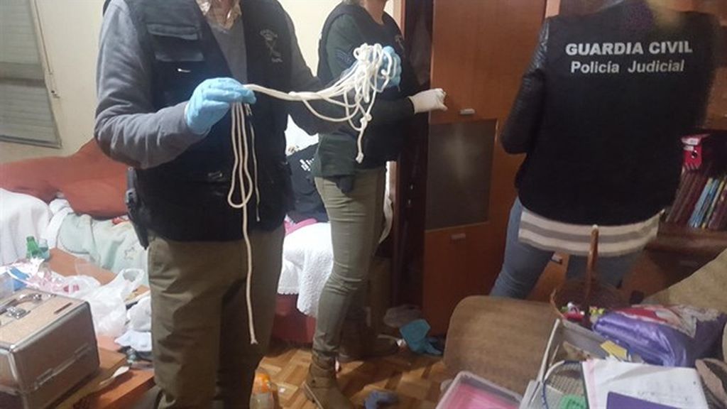 Hallan una pistola simulada y cuerdas en casa del presunto violador de O Morrazo