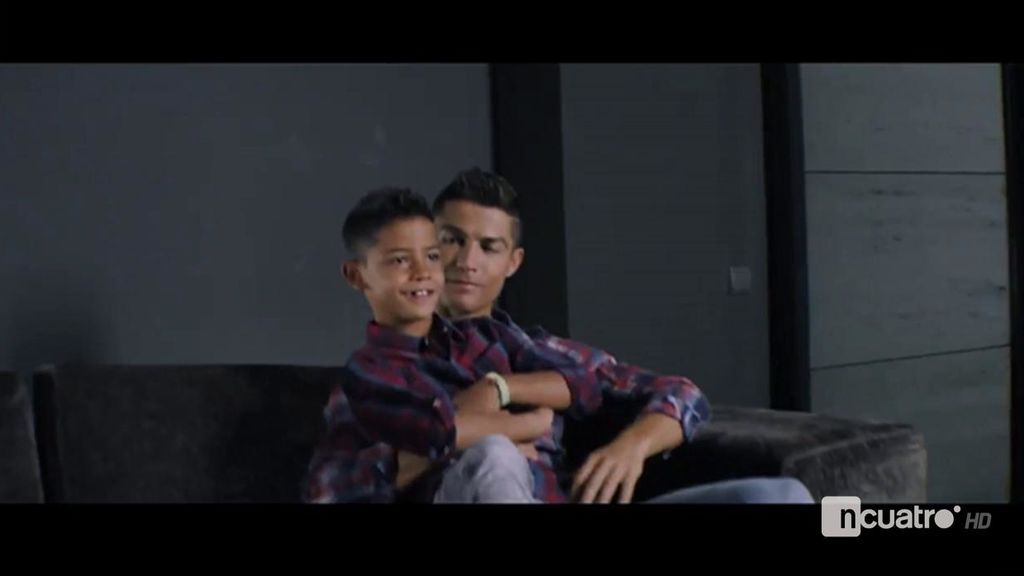 La cara más cariñosa de Cristiano con su hijo en el anuncio de ‘CR7Junior’