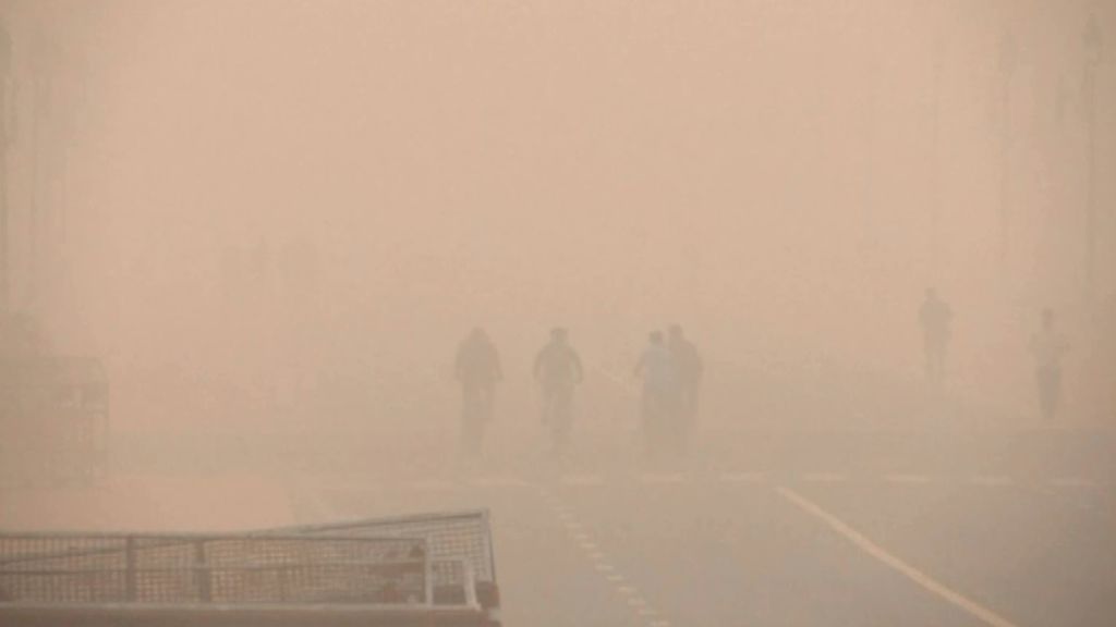 Alerta por contaminación en Nueva Delhi: respirar equivale a fumar 50 cigarrillos diarios