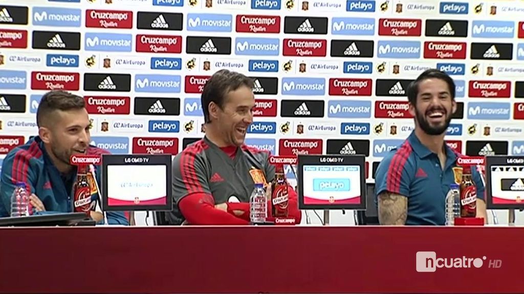 La deportiva broma de Jordi Alba que sacó una carcajada a Isco en rueda de prensa