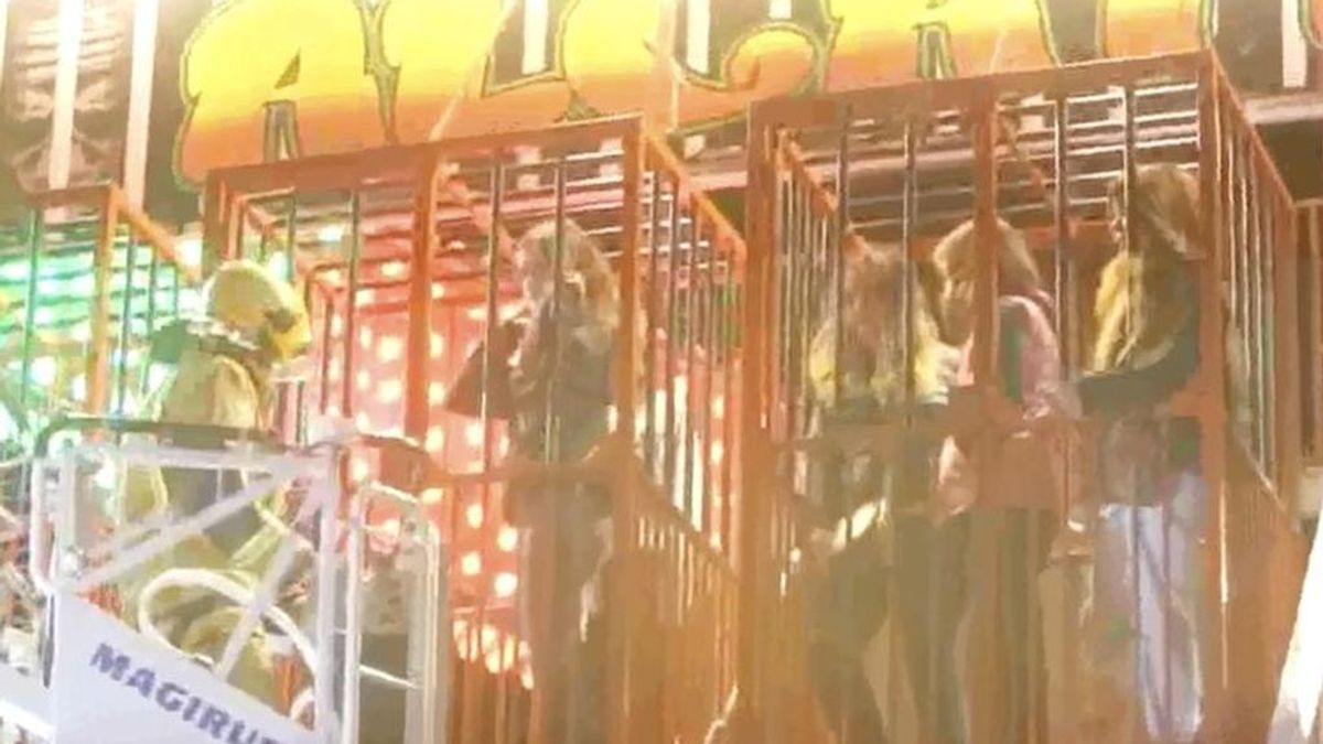 Unos niños quedan atrapados en una atracción en Benidorm a más de 4 metros de altura