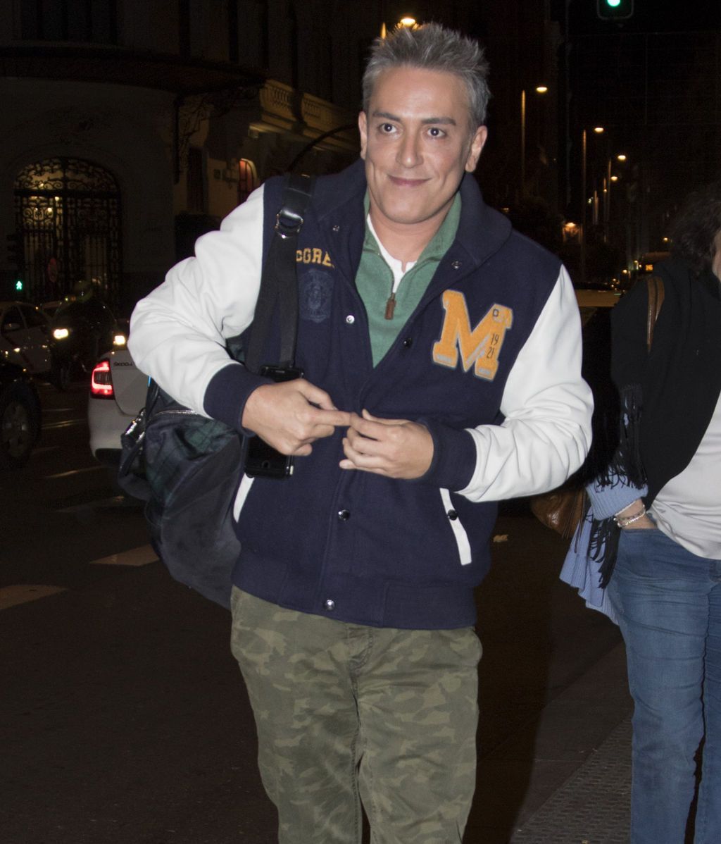 Kiko Hernández llegando al cumpleaños de su amiga Belén