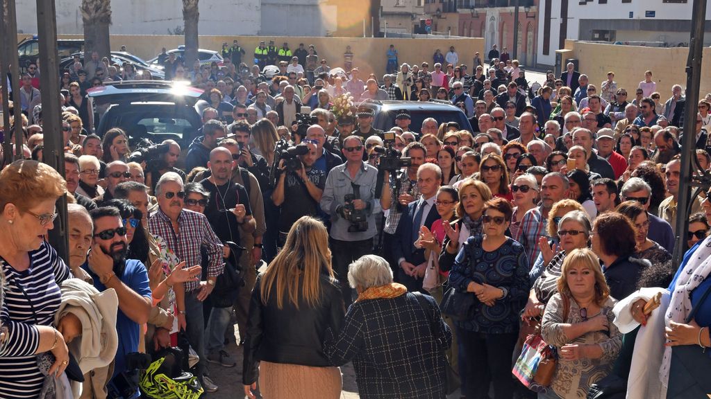 El exterior de la Iglesia del Cautivo, abarrotado