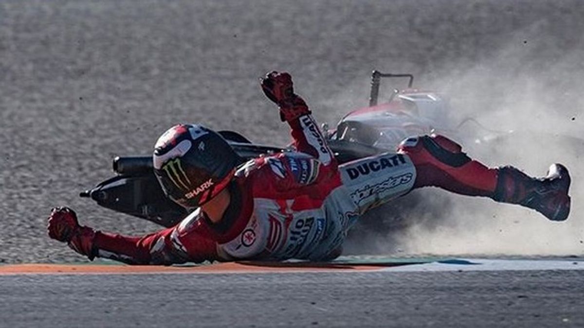 ¡Lorenzo ‘pasa’ de la orden de dejar adelantar a Dovizioso y ‘mapping 8’ se convierte en trending topic!