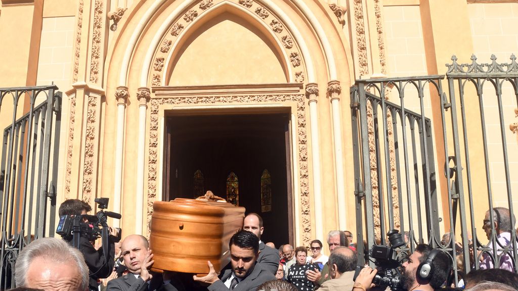 El funeral de Chiquito de la Calzada se llena de homenajes y lágrimas