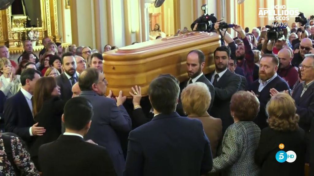 Primeras, y dolorosas, imágenes del entierro de Chiquito de la Calzada