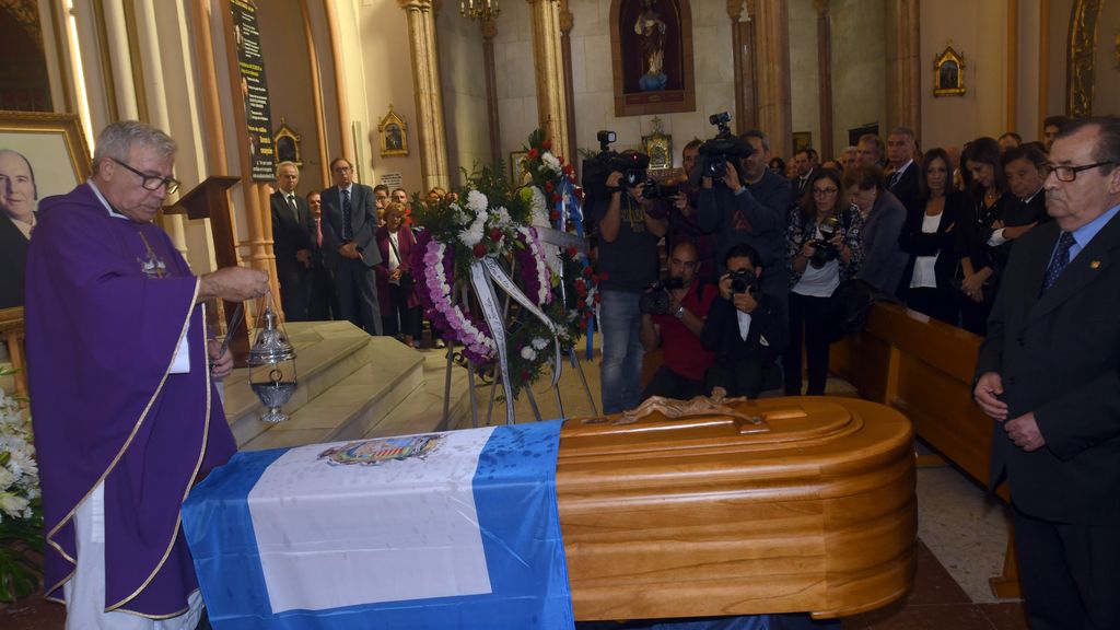 El funeral de Chiquito de la Calzada se llena de homenajes y lágrimas