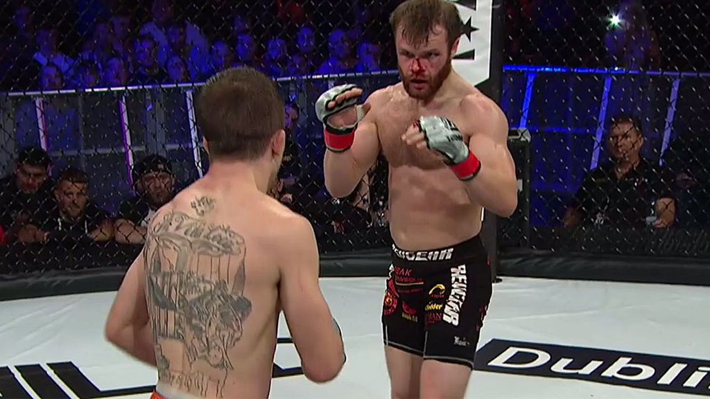 El valenciano Dani Barez se lleva el cinturón del peso mosca de Bamma en los puntos ante Andy Young