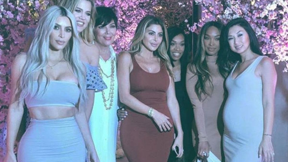 La baby shower de los mellis de Kim Kardashian, con toques japo, reunión de influencers y la tripa secreta de Khloé