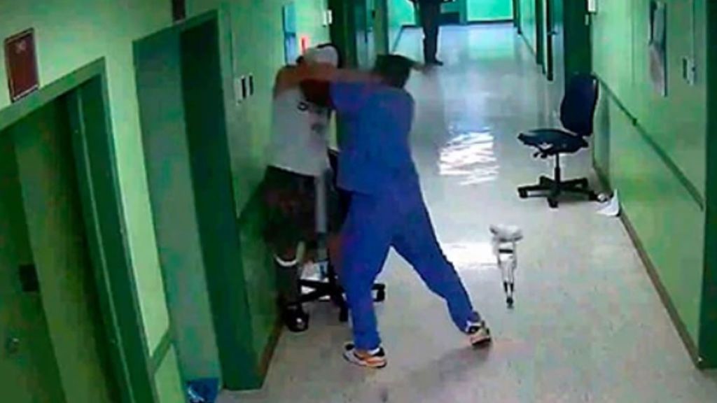 Un vídeo revela el maltrato en un psiquiátrico de EEUU: A golpes con los pacientes