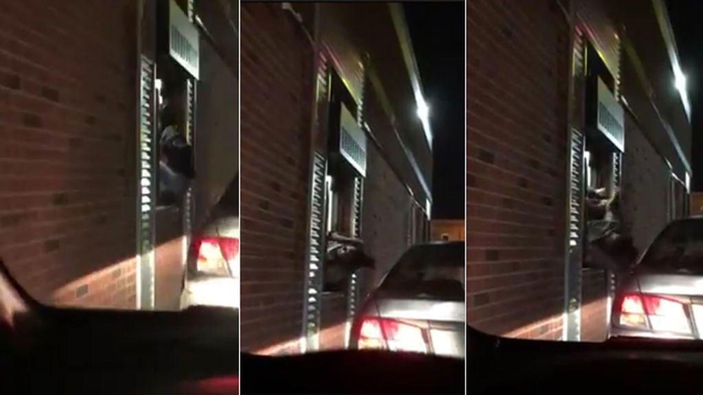 Una discusión en un autoservicio de comida rápida acaba en pelea dentro del restaurante