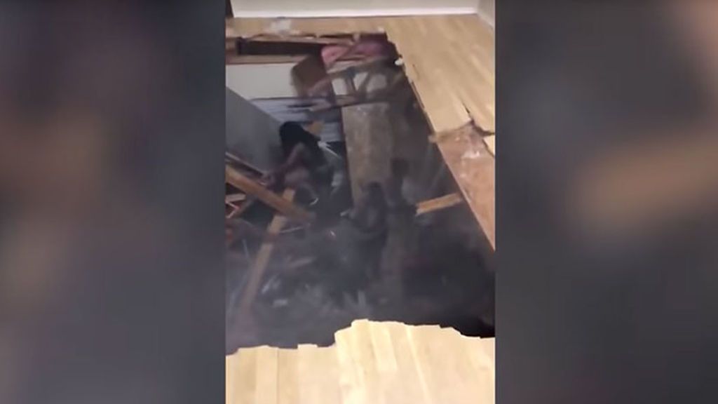 Se cae el suelo de un piso en plena fiesta estudiantil