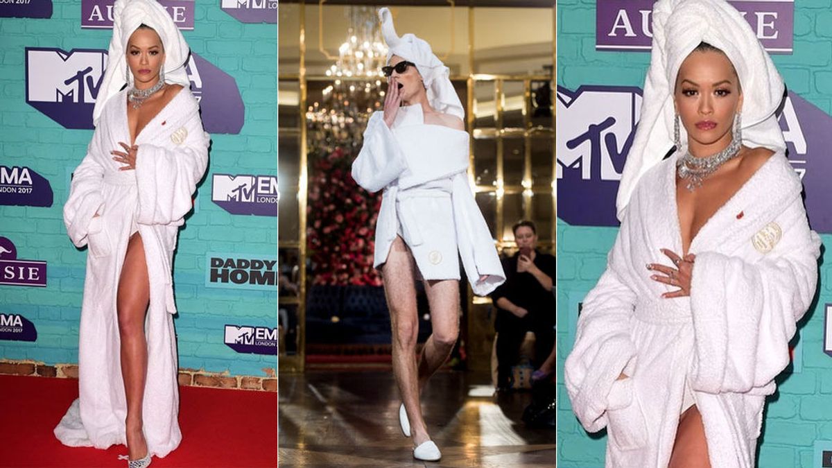 Rita Ora: como recién salida de la ducha y enjoyada. El intencionado look español que (casi) nadie pilla