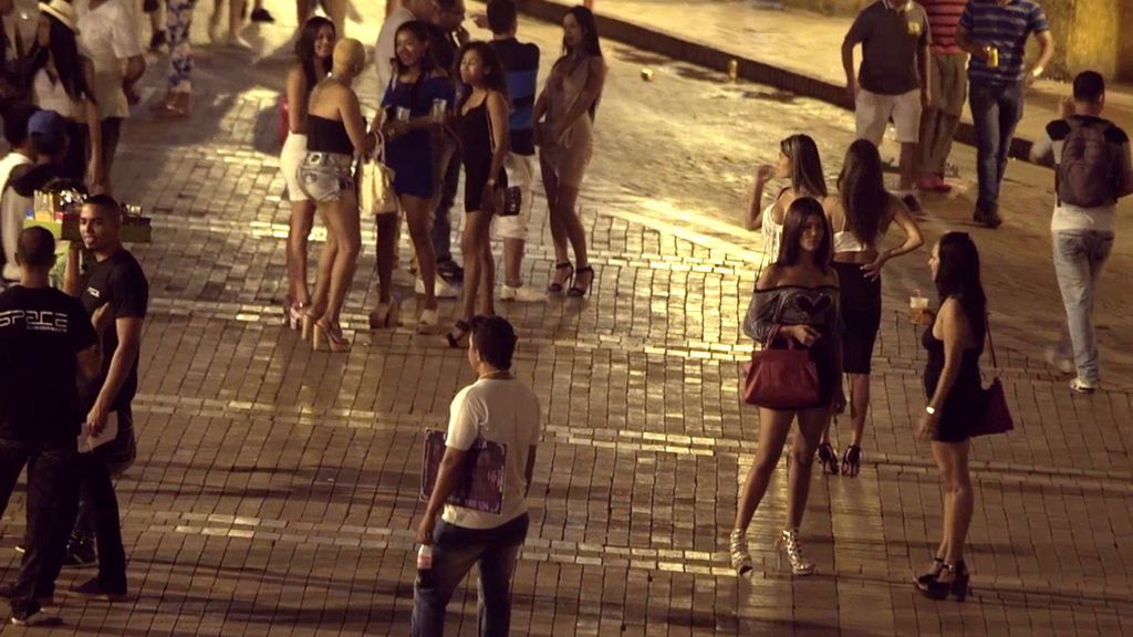 Una plaza de Cartagena de Indias, plagada de proxenetas ofreciendo sexo con menores