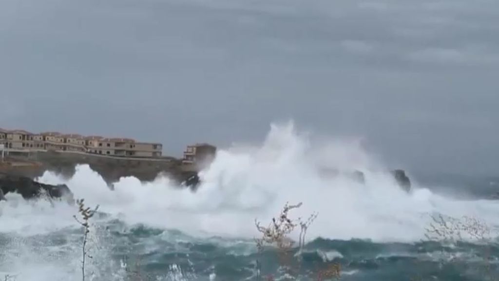 ¡Cuando el Mediterráneo se pone bravo! Olas de nueve metros y rachas de viento de 116 km/horas