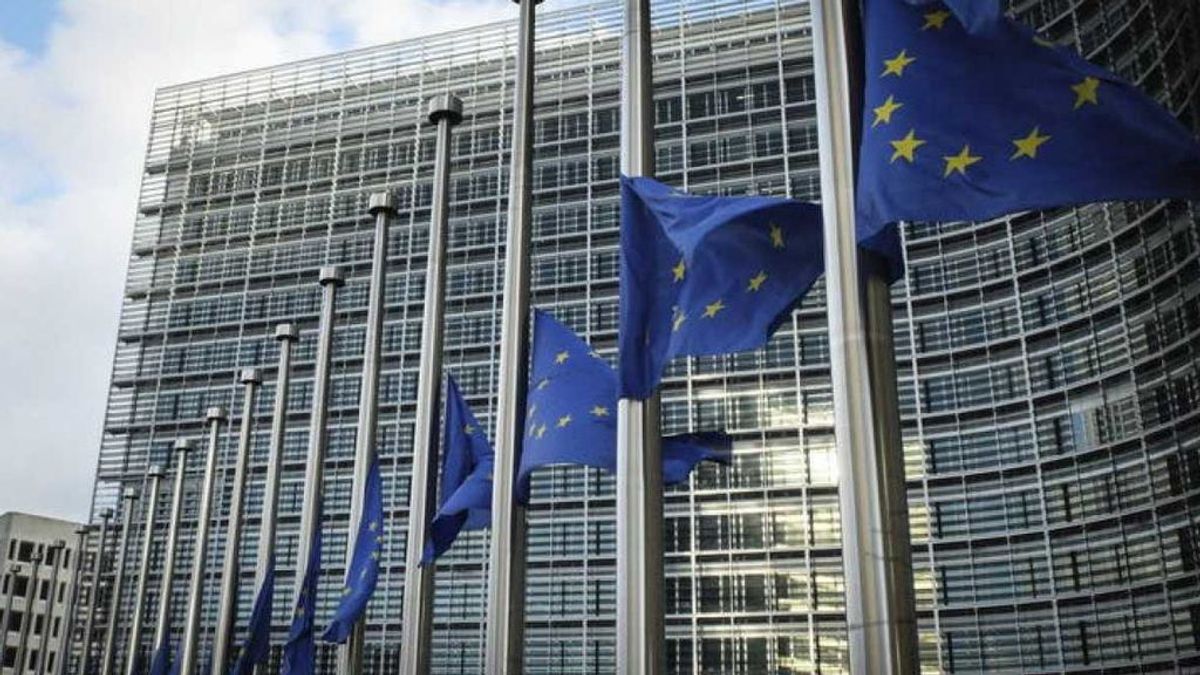 Bruselas pide ayuda para acabar con las 'fake news'