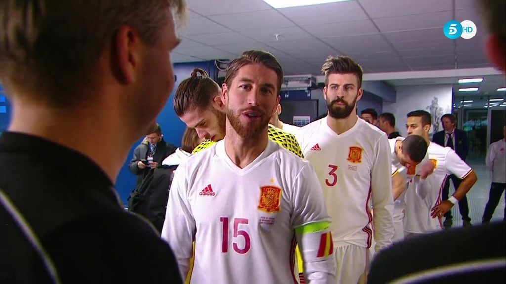 La conversación de Sergio Ramos y el árbitro italiano en el túnel de vestuarios: "Para la próxima Copa del Mundo"