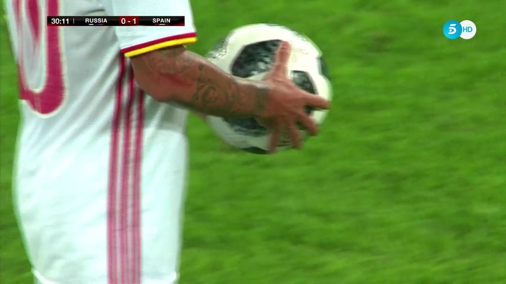 ¡Se pincha el balón! El Telstar 18 se deshincha el día de su estreno en el Rusia-España