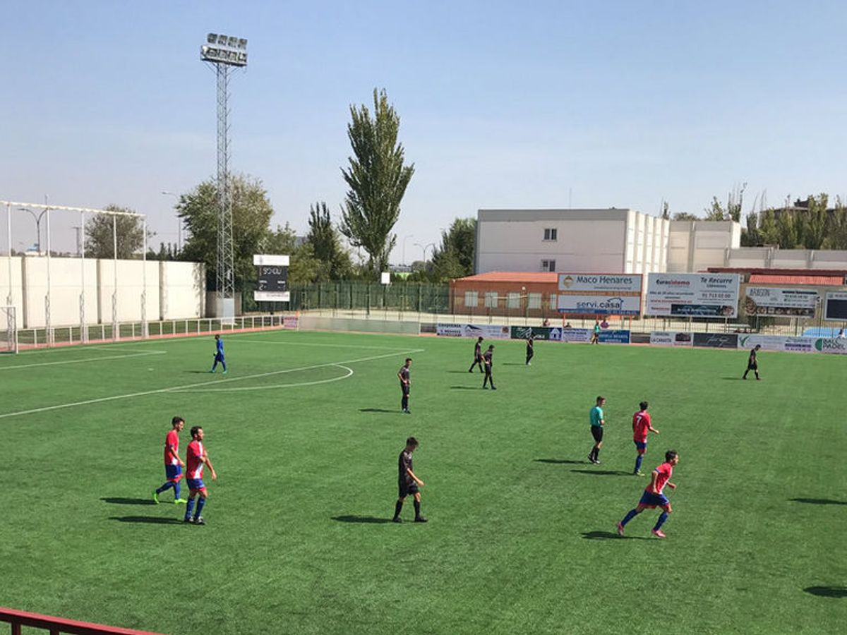 Un club madrileño arrasa en redes con este cartel para los padres que  gritan a sus hijos en los partidos