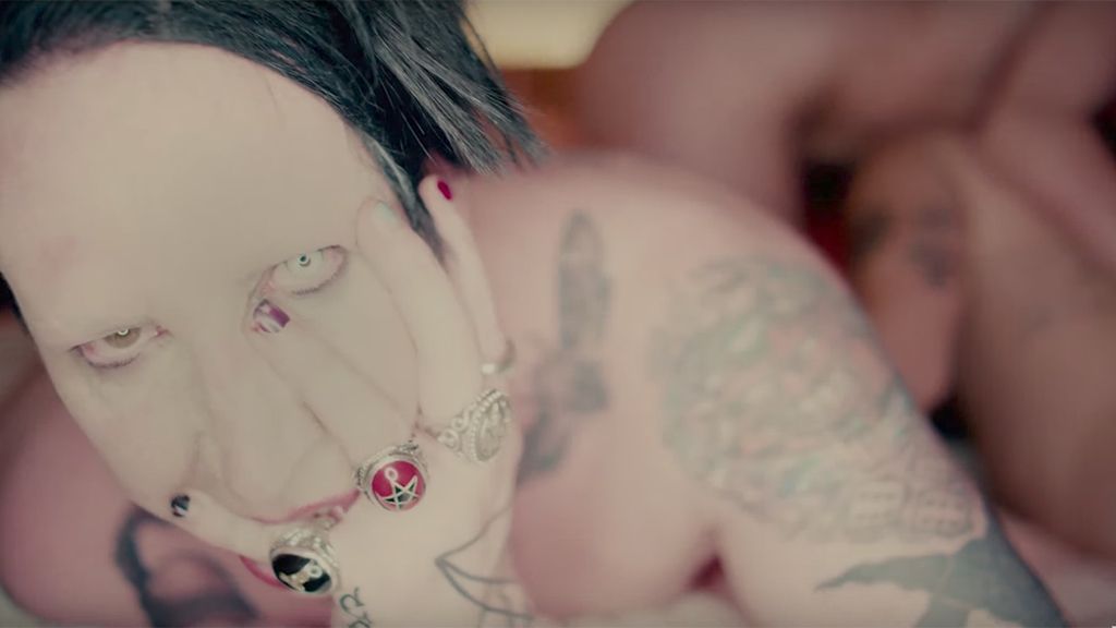 Las 50 sombras de Johnny Depp y Marilyn Manson: ¡montan una orgia en un videoclip!